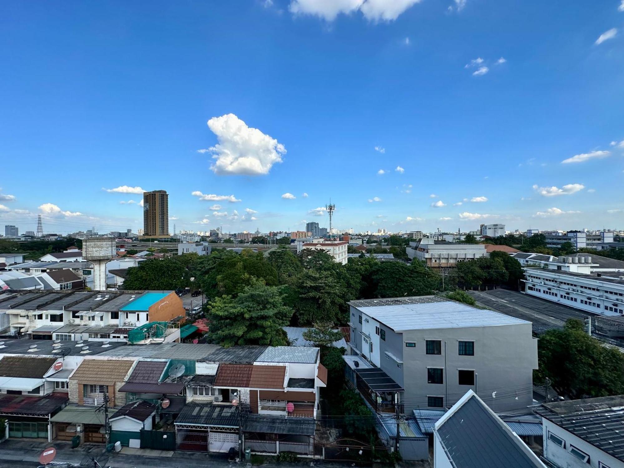 Town Sukhumvit 71 Apartment Bangkok Bagian luar foto