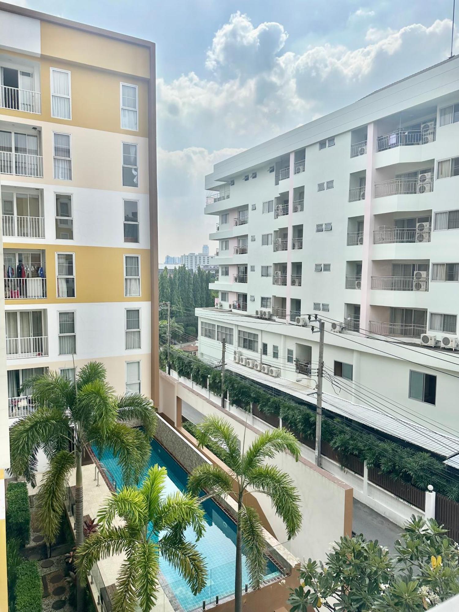 Town Sukhumvit 71 Apartment Bangkok Bagian luar foto