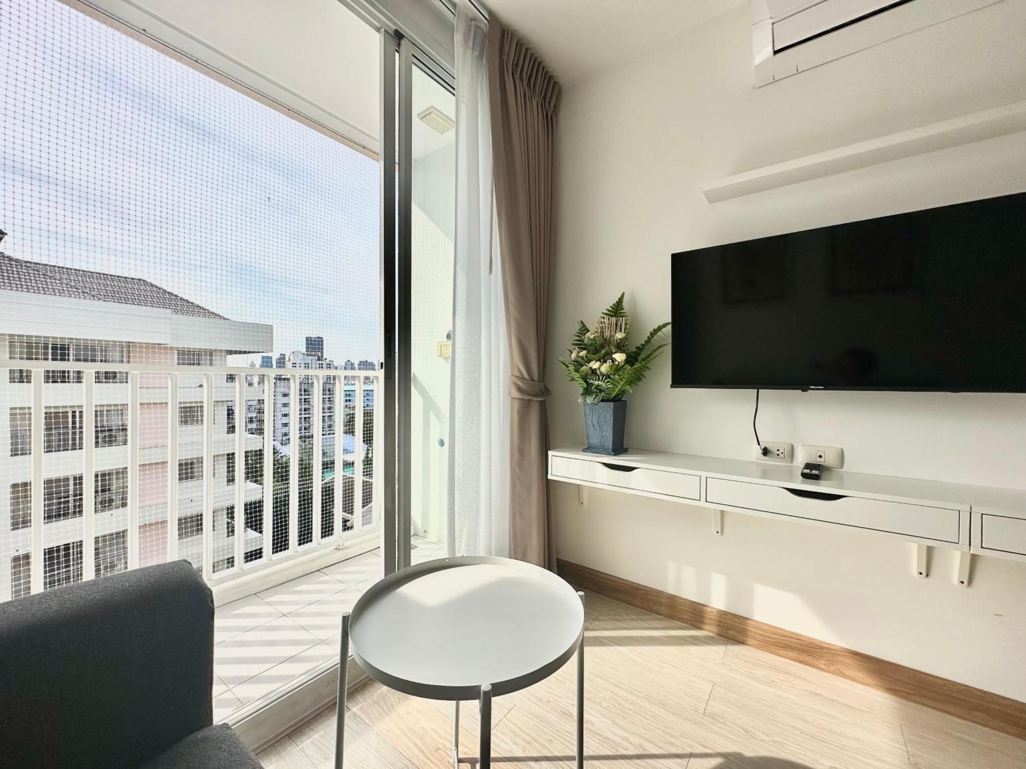 Town Sukhumvit 71 Apartment Bangkok Bagian luar foto